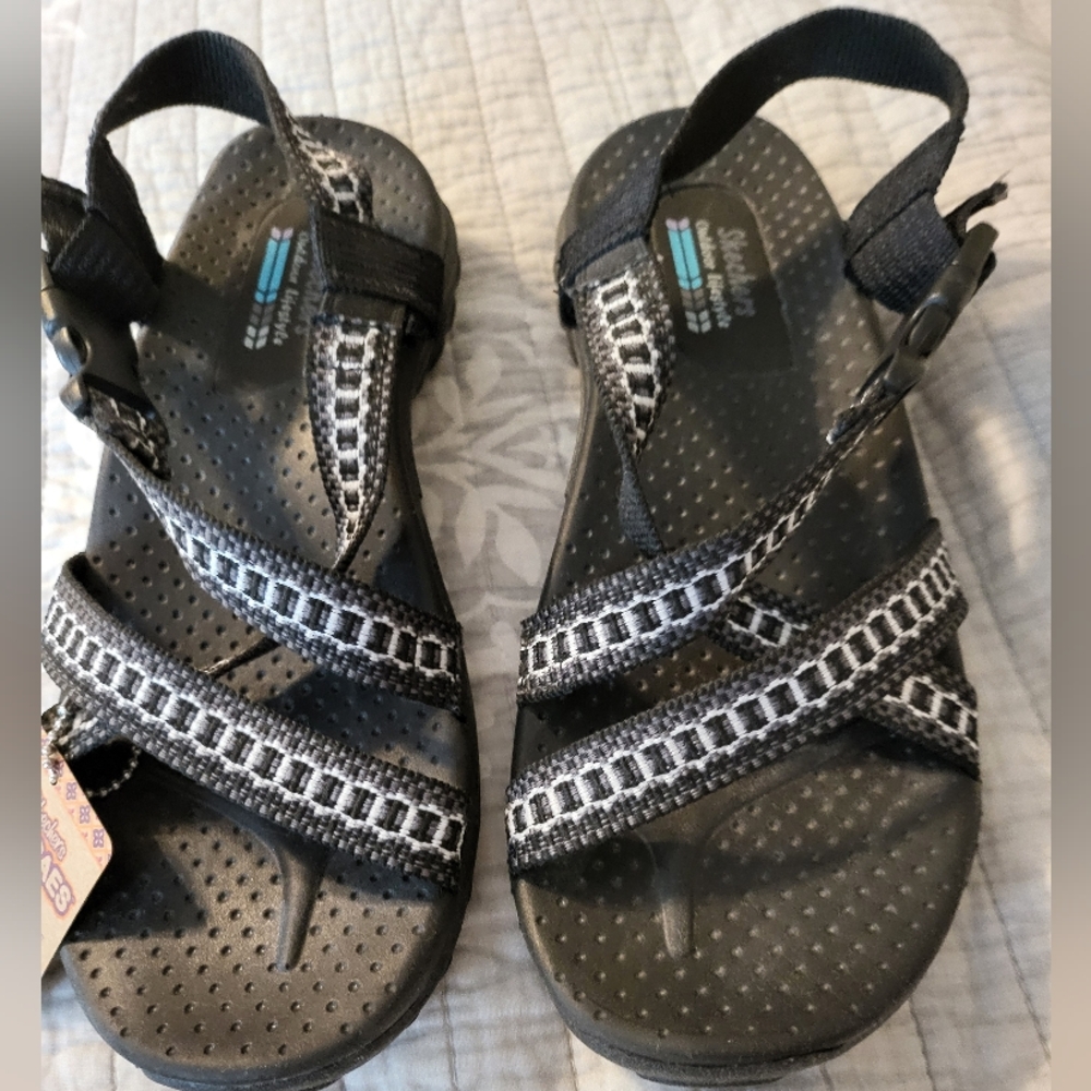 Sketchers sandals